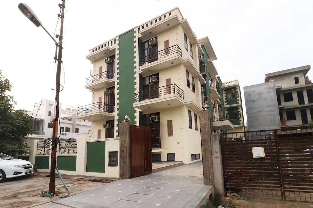 undefined OYO 10747 Vashu Residency 3