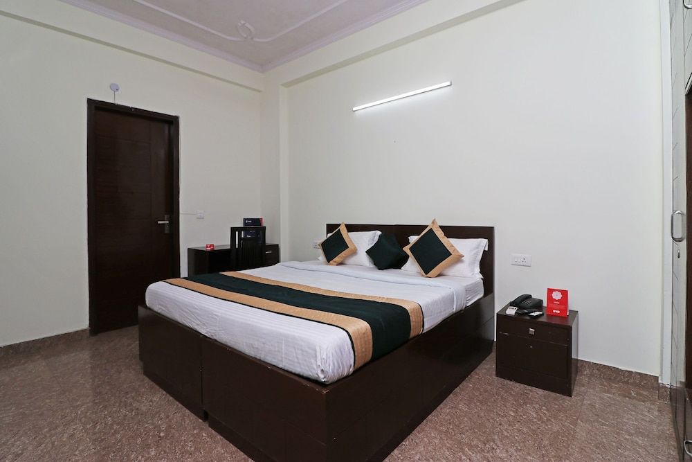 OYO 10172 Dhruv Residency Double or Twin Room 7
