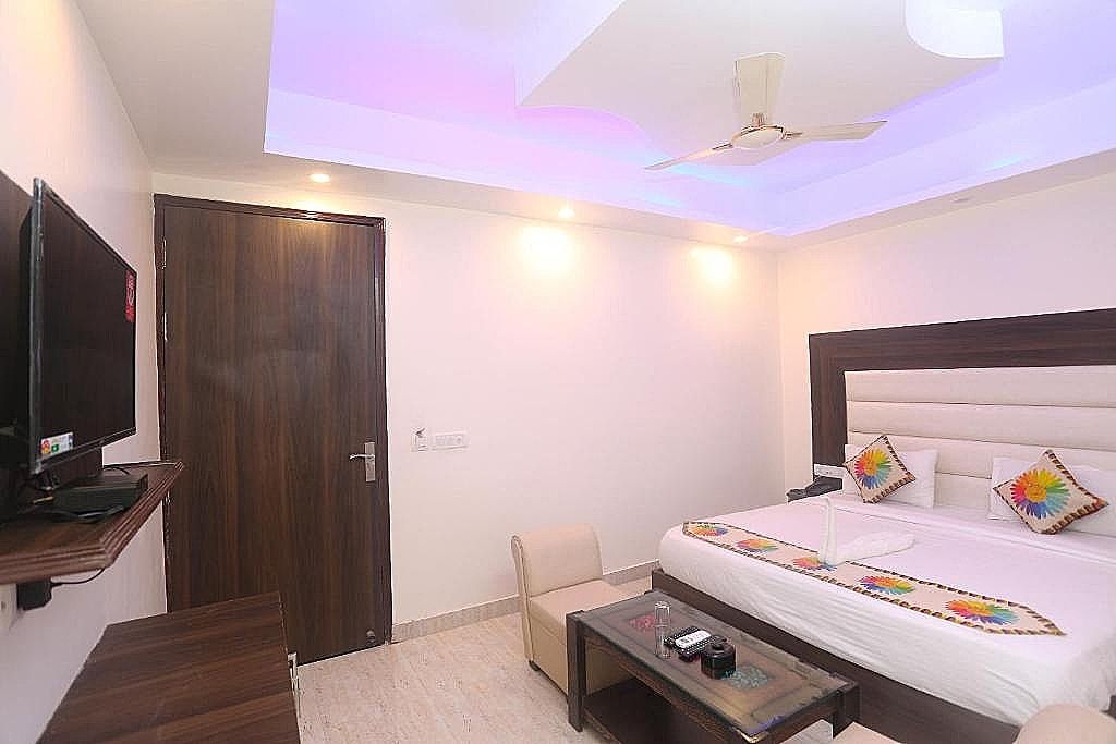 Hotel Raj Palace Mahipalpur Near IGI Airport Delhi Deluxe Room 3