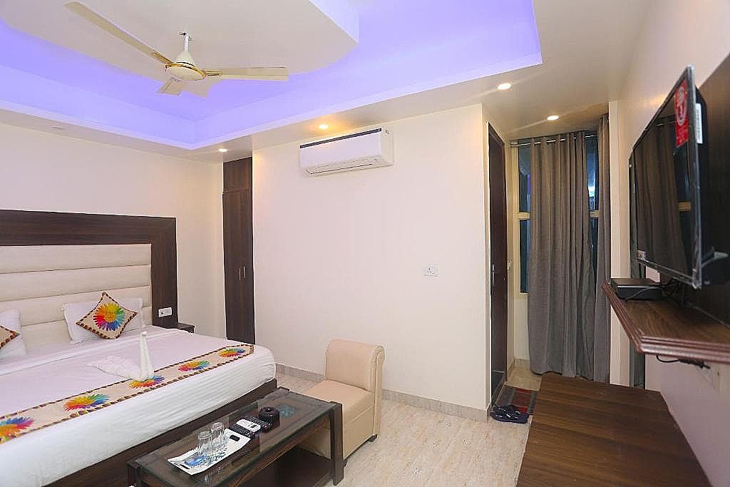 Hotel Raj Palace Mahipalpur Near IGI Airport Delhi Deluxe Double Room