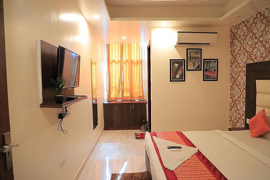 Hotel Raj Palace Mahipalpur Near IGI Airport Delhi Deluxe Double Room 3