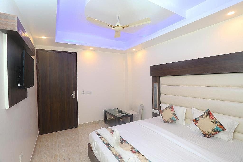 Hotel Raj Palace Mahipalpur Near IGI Airport Delhi Deluxe Double Room 8