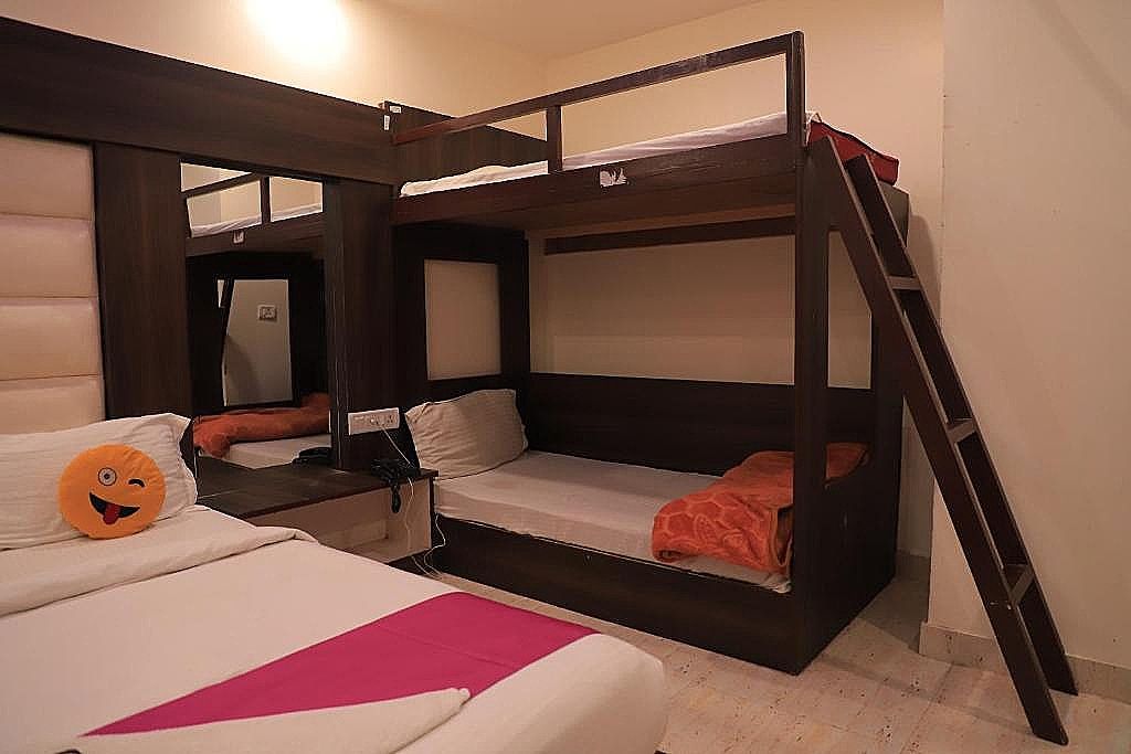 Hotel Raj Palace Mahipalpur Near IGI Airport Delhi Deluxe Family Room 2