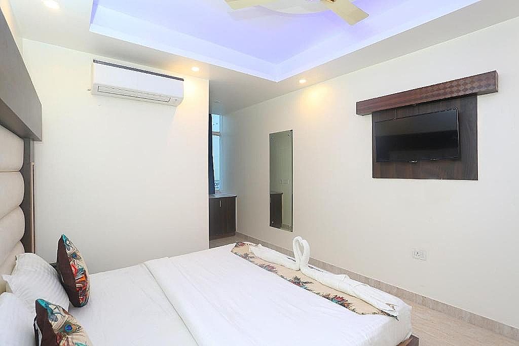 Hotel Raj Palace Mahipalpur Near IGI Airport Delhi Deluxe Family Room 3
