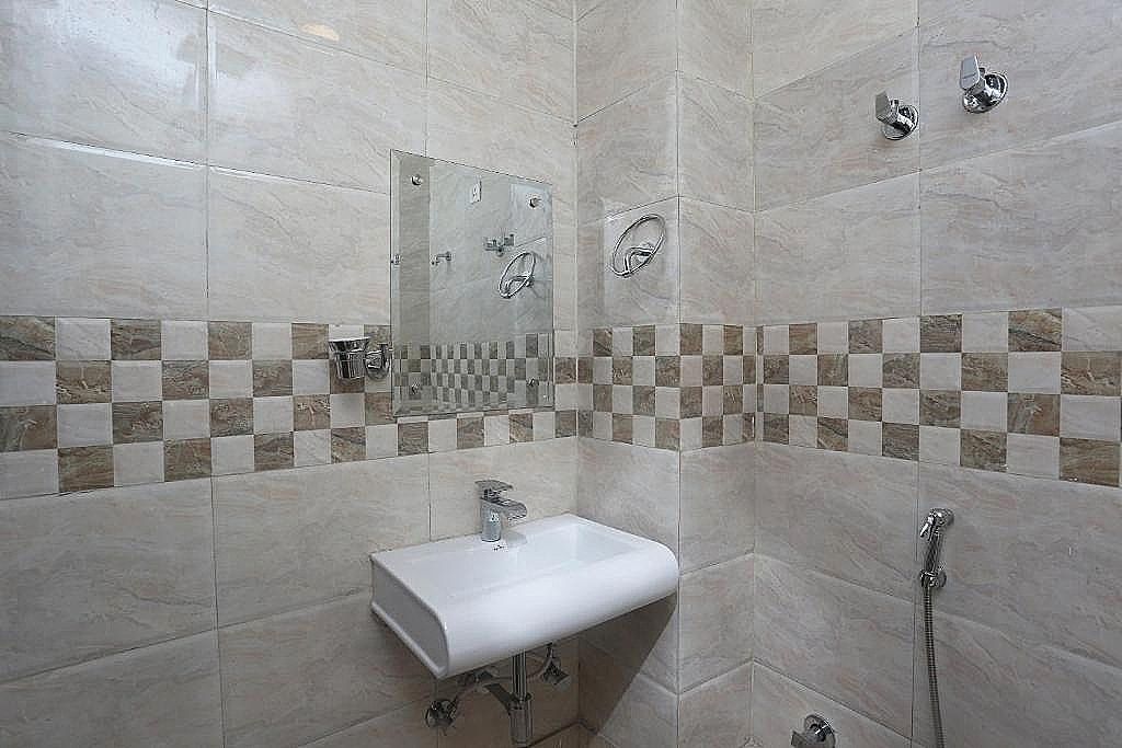 Hotel Raj Palace Mahipalpur Near IGI Airport Delhi Deluxe Family Room 4