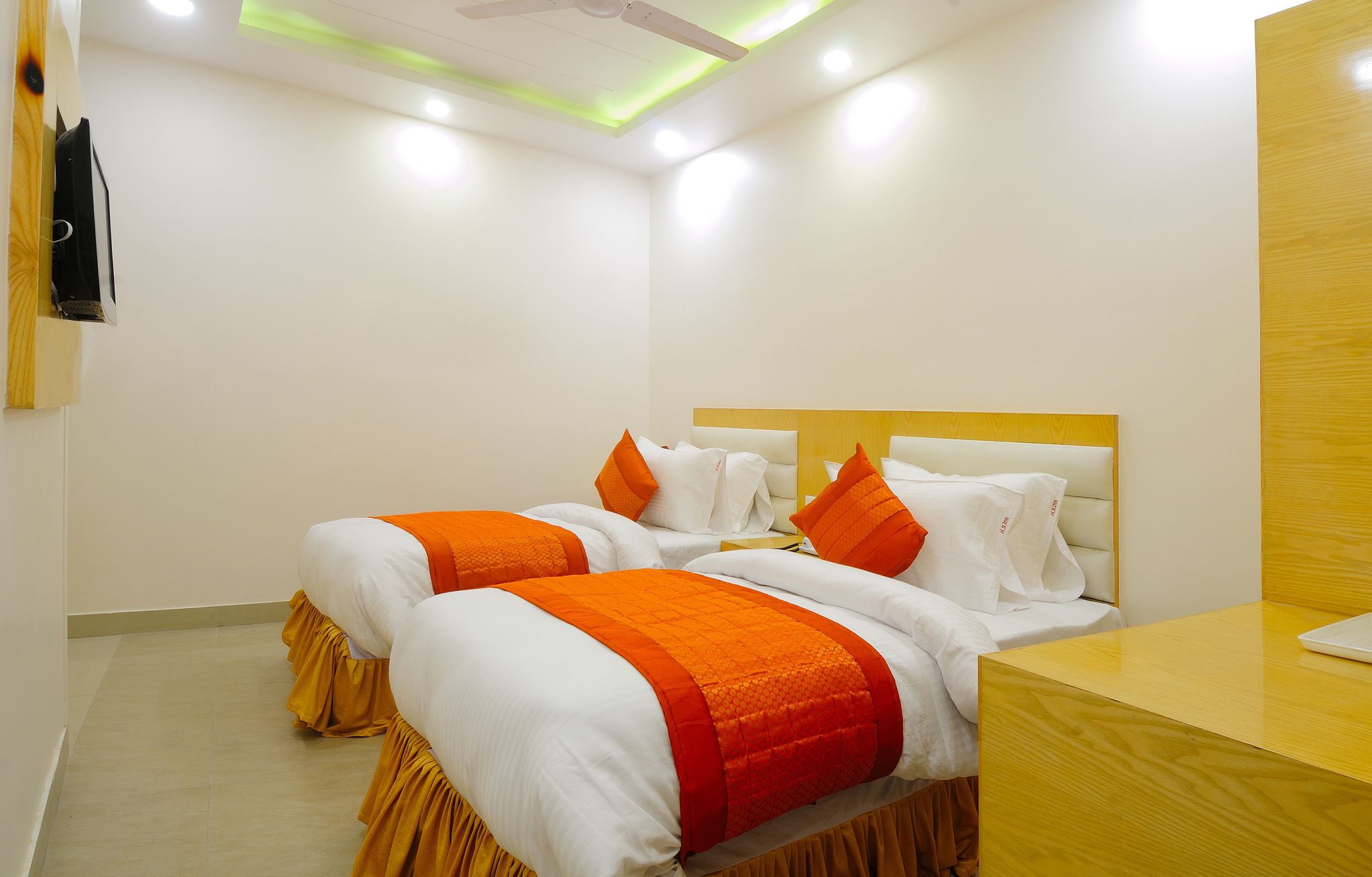 Hotel The Gold Inn - Paharganj Deluxe Room 12