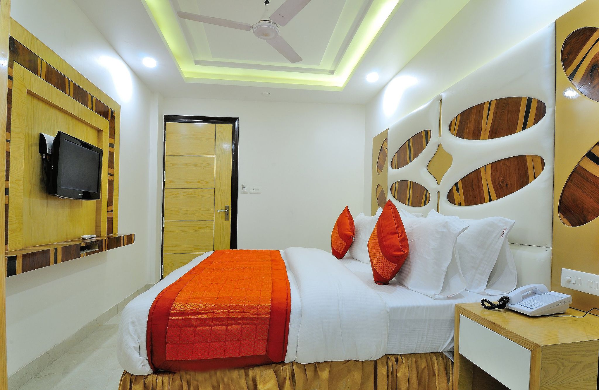 Hotel The Gold Inn - Paharganj Deluxe Room 8