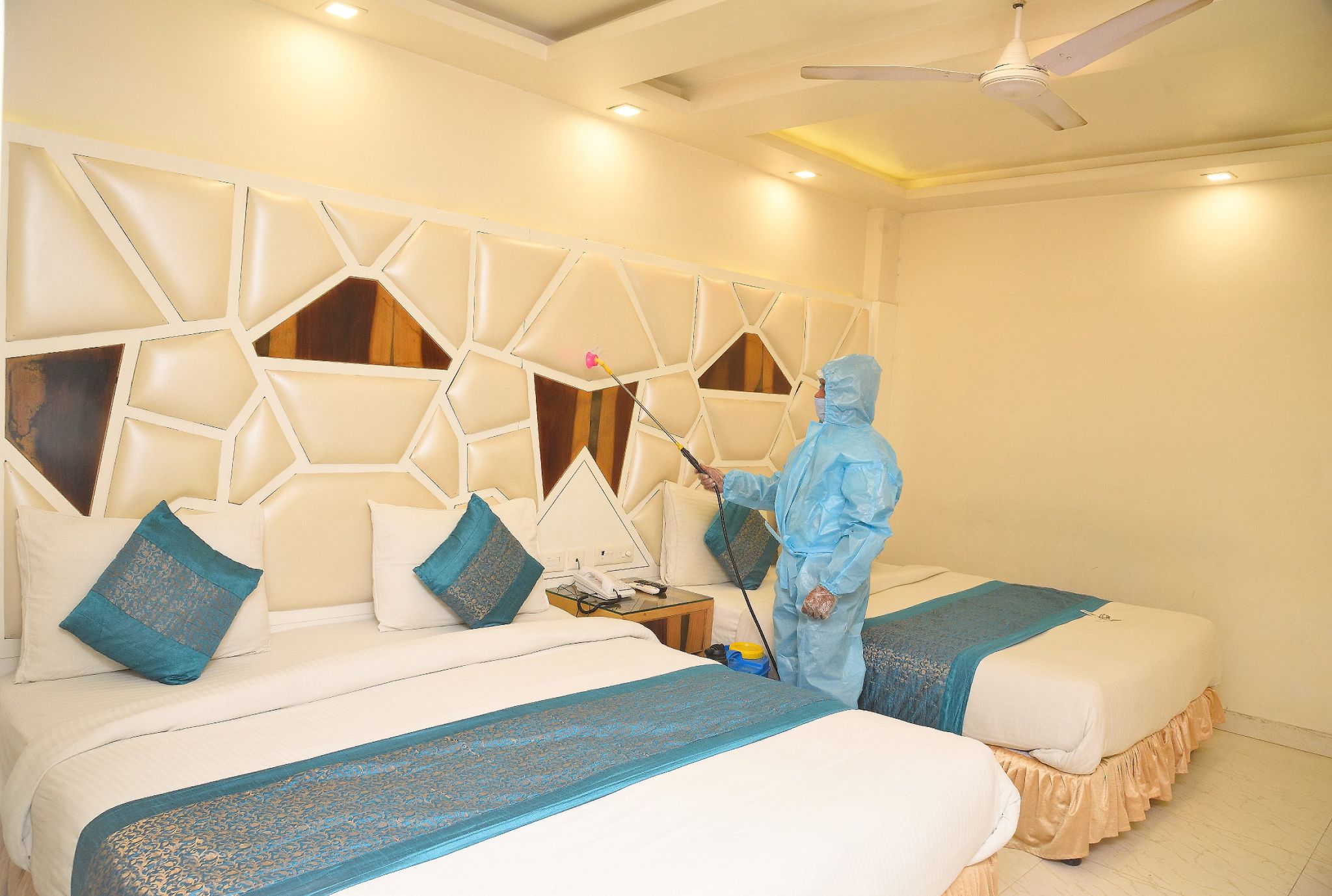 Hotel The Gold Inn - Paharganj Deluxe Room 4