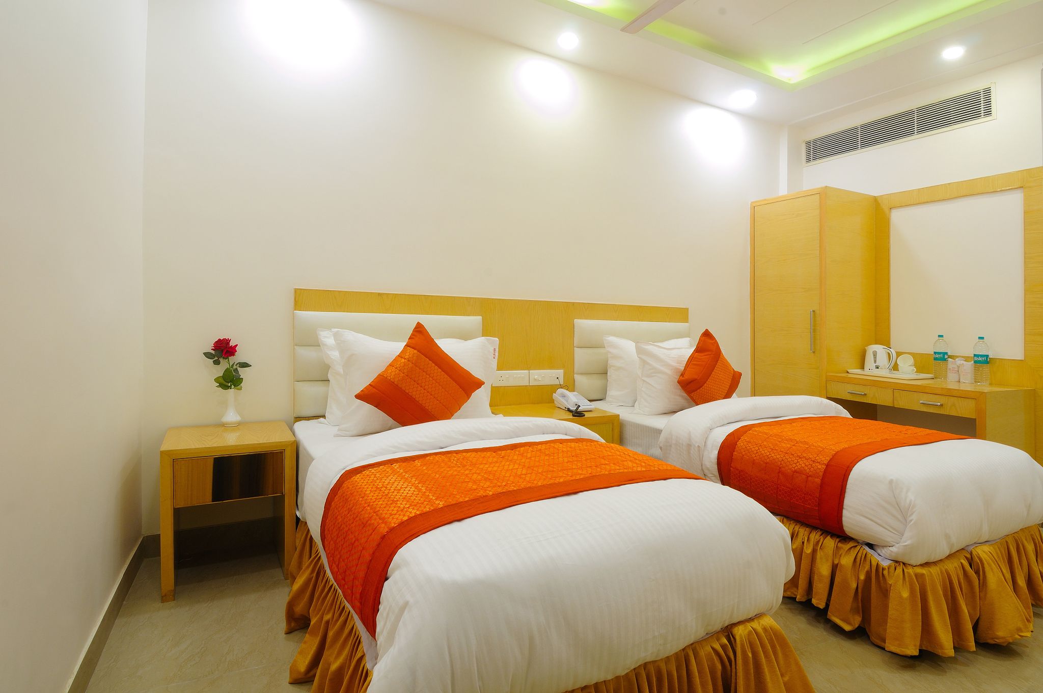 Hotel The Gold Inn - Paharganj Deluxe Room 6