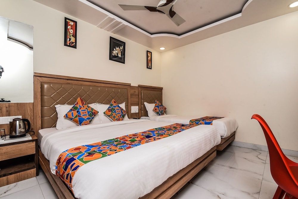 OYO 18867 Shyam Palace Double or Twin Room 2