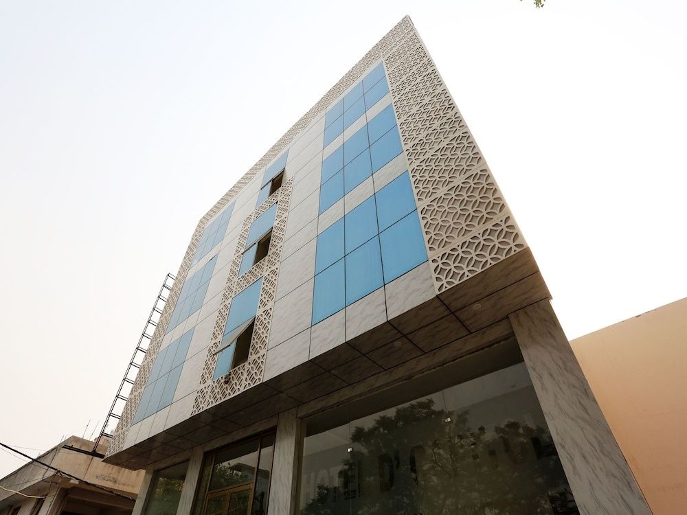 undefined OYO 12674 Hotel Decent Palace 3