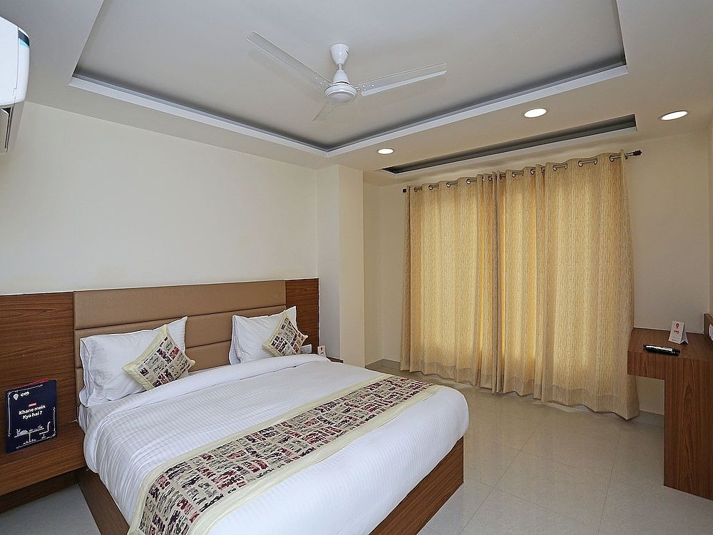OYO 12674 Hotel Decent Palace Double or Twin Room 16