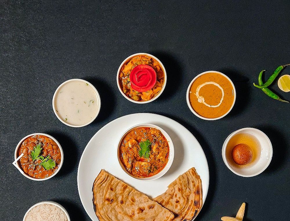 undefined OYO 12674 Hotel Decent Palace 4