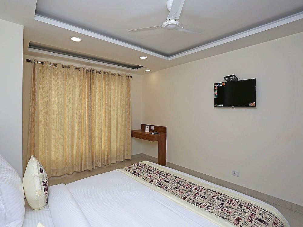 OYO 12674 Hotel Decent Palace Double or Twin Room 5