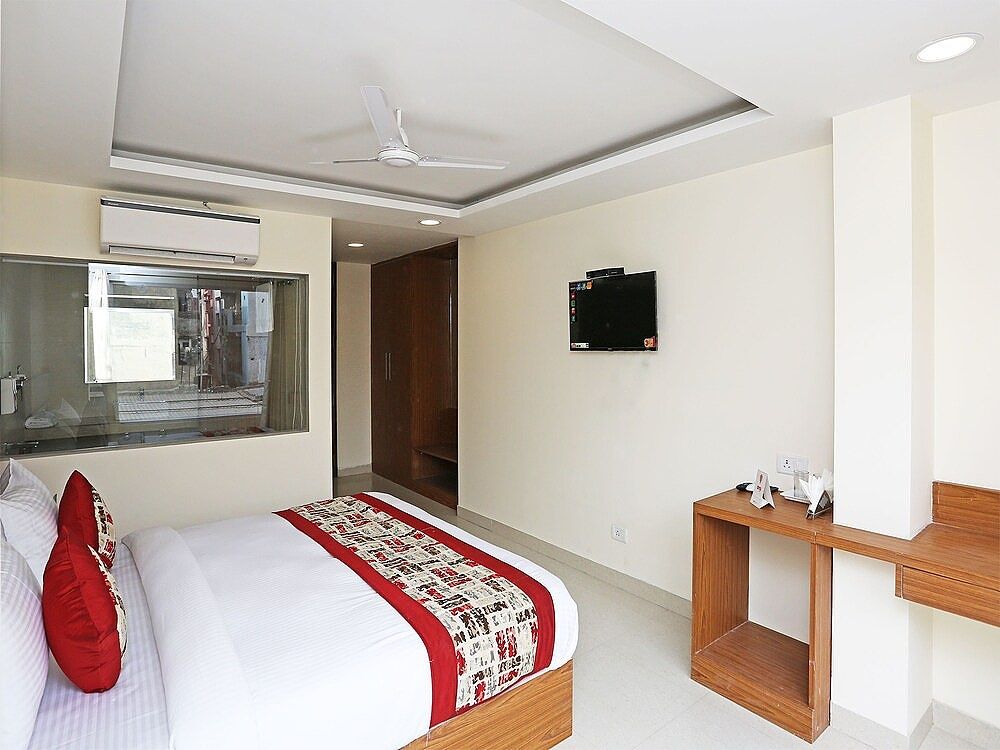 OYO 12674 Hotel Decent Palace Double or Twin Room 3