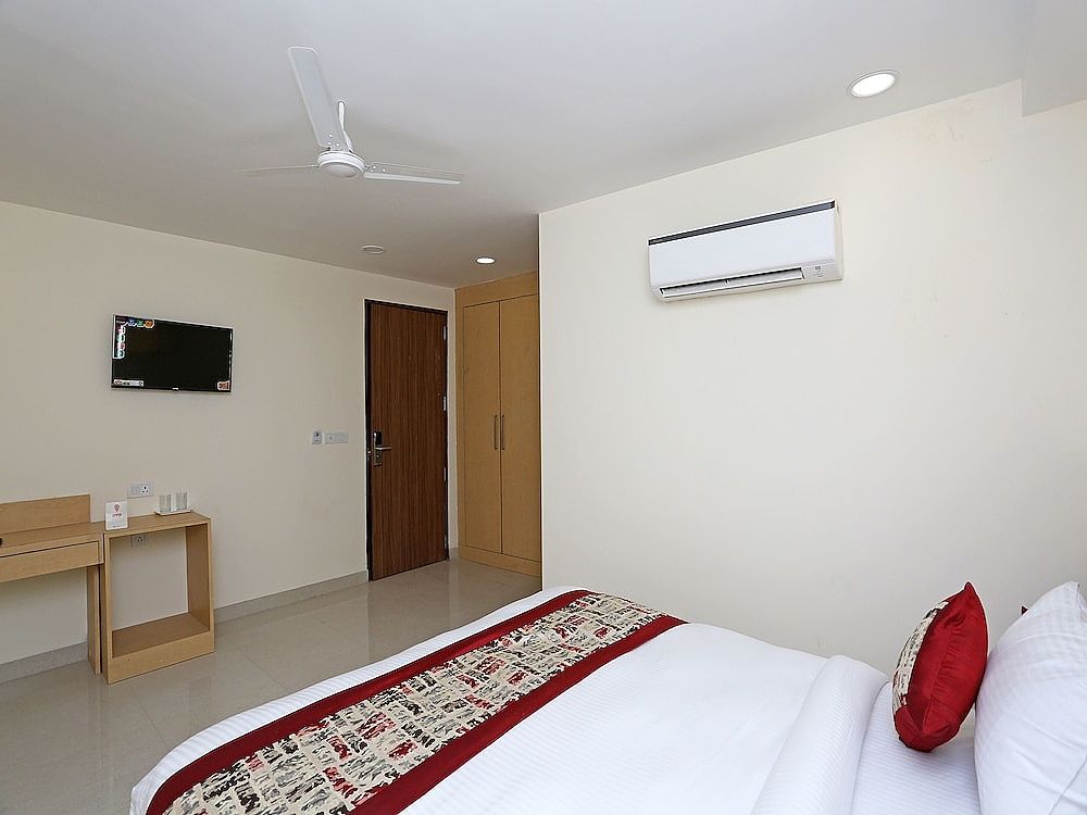 OYO 12674 Hotel Decent Palace Double or Twin Room 15