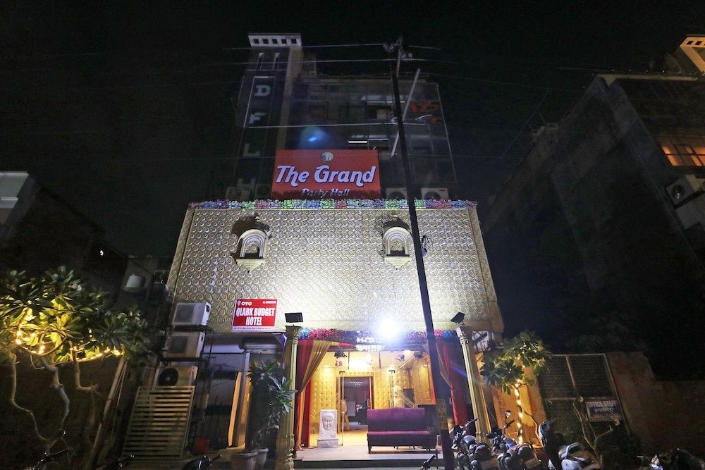 OYO 15763 Hotel Grand inn