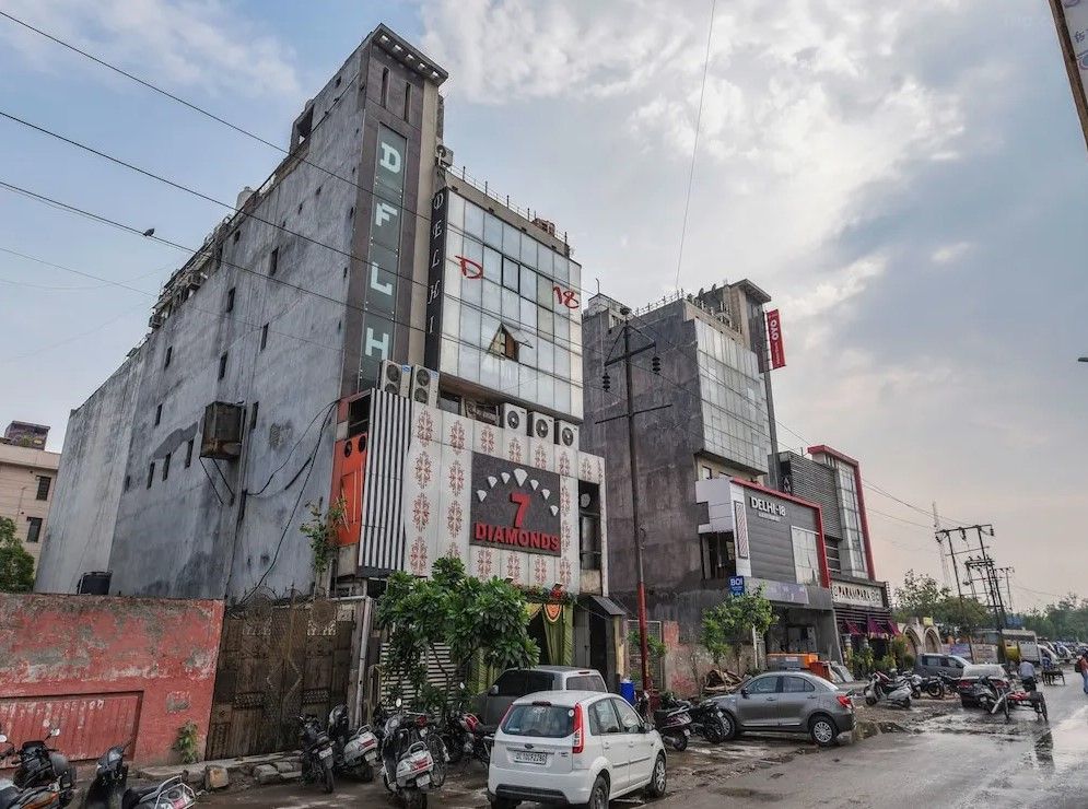 undefined OYO 15763 Hotel Grand inn