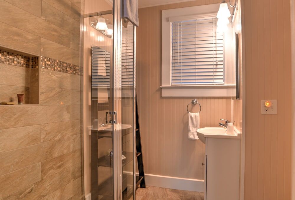 1898 Waverly Inn Standard Room, 1 Queen Bed 3