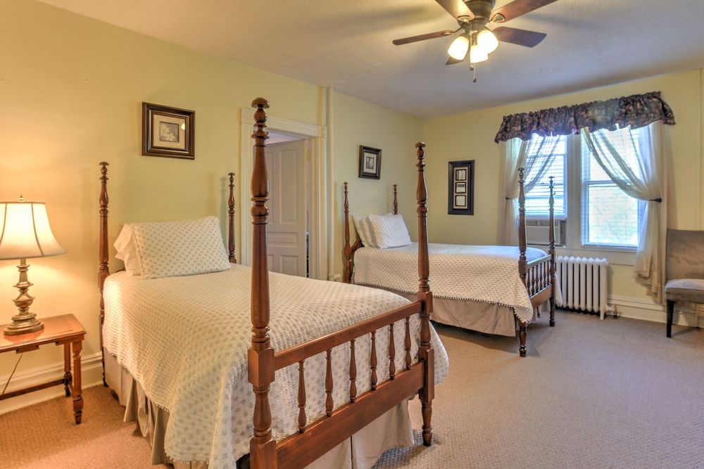 1898 Waverly Inn Suite, Multiple Beds 3