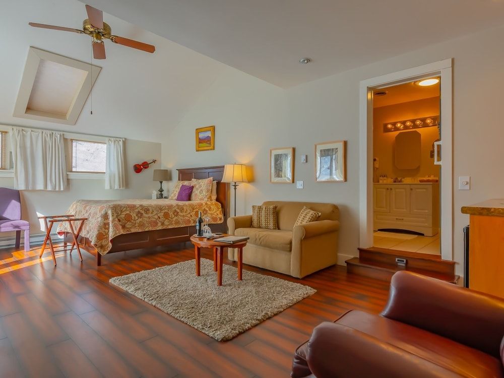 Shaker Mill Inn Superior Suite, Private Bathroom (Tanglewood - Pets Allowed) 4