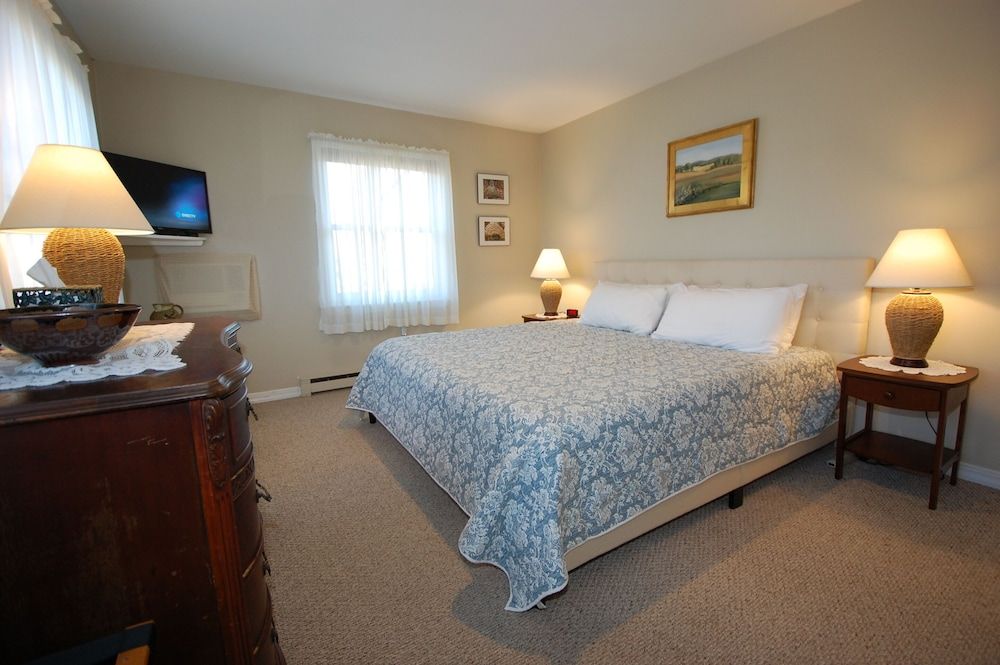 Shaker Mill Inn Standard Apartment, Private Bathroom (Greylock - No Pets) 2