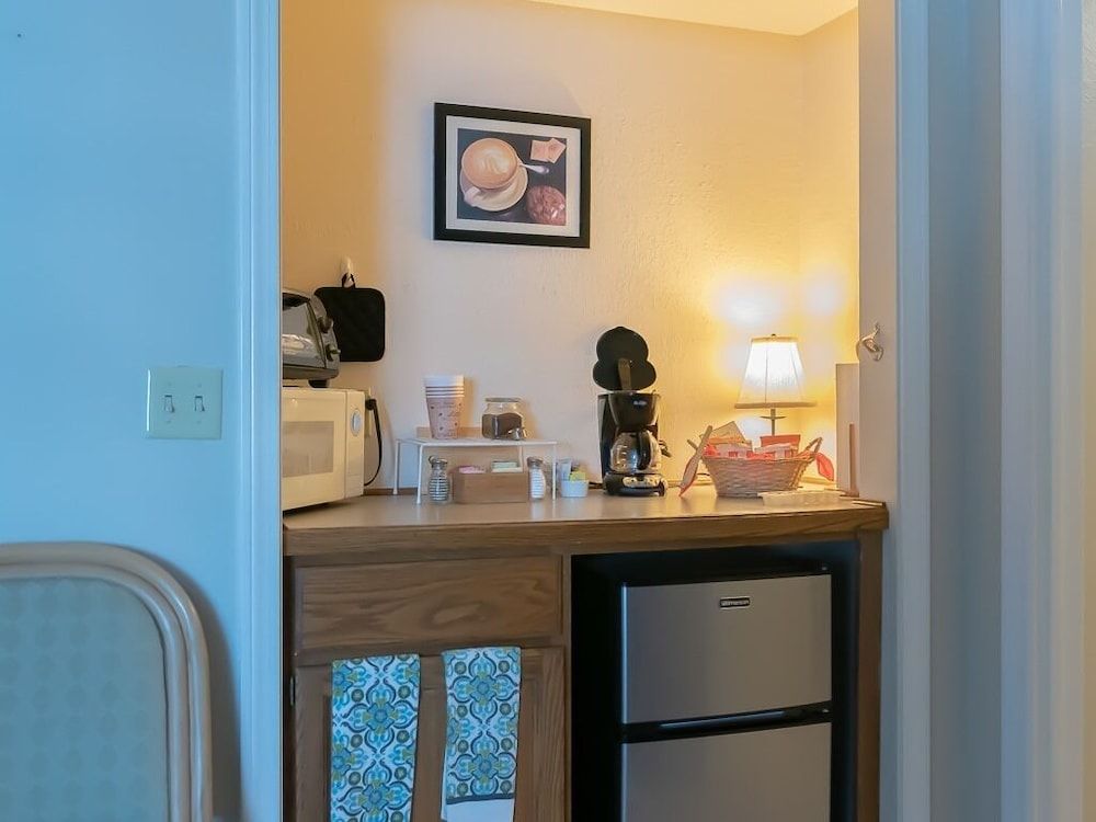 Shaker Mill Inn Standard Suite, Private Bathroom (Washington - No Pets) 2