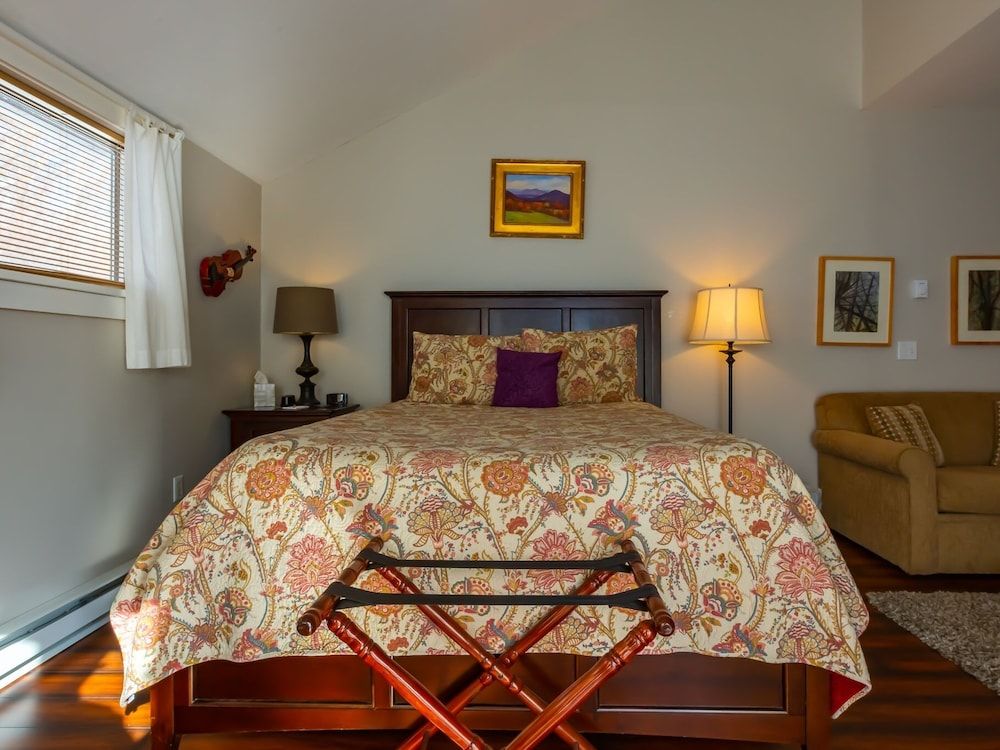 Shaker Mill Inn Superior Suite, Private Bathroom (Tanglewood - Pets Allowed)