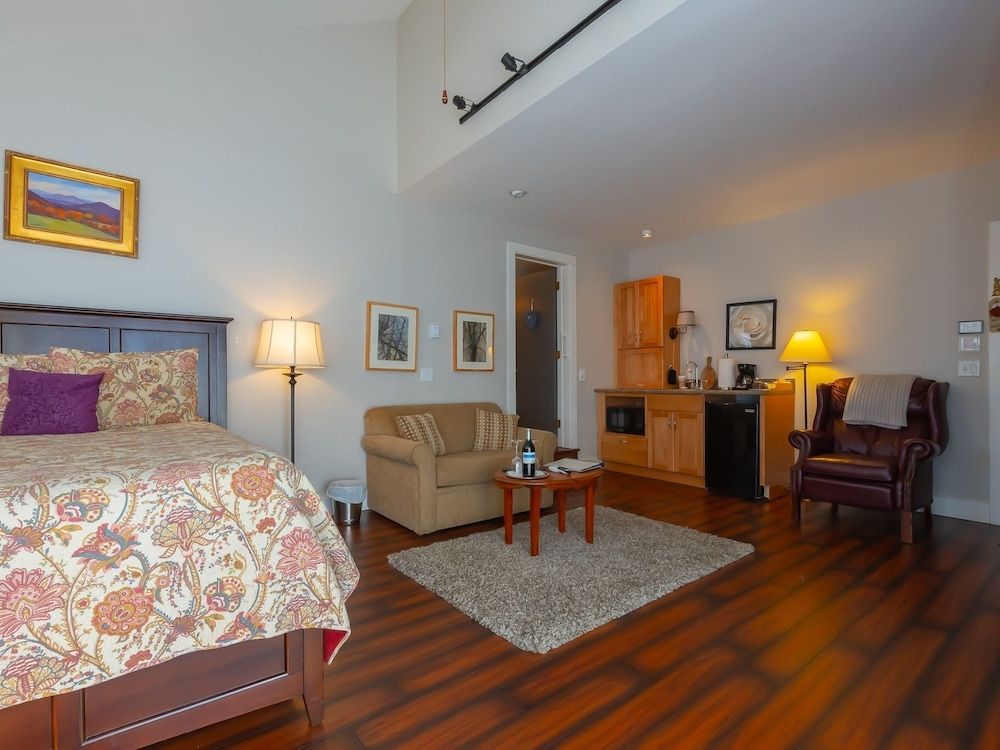 Shaker Mill Inn Superior Suite, Private Bathroom (Tanglewood - Pets Allowed) 3