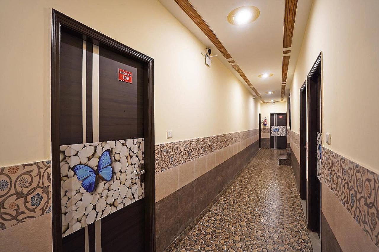 undefined White Palace 2