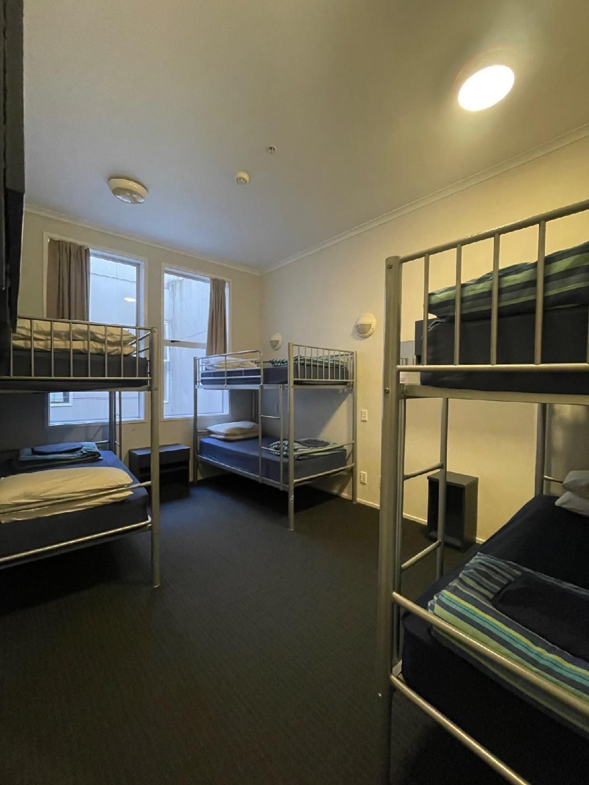 1 Person in 6-Bed Dormitory with Shared Bathroom - Mixed