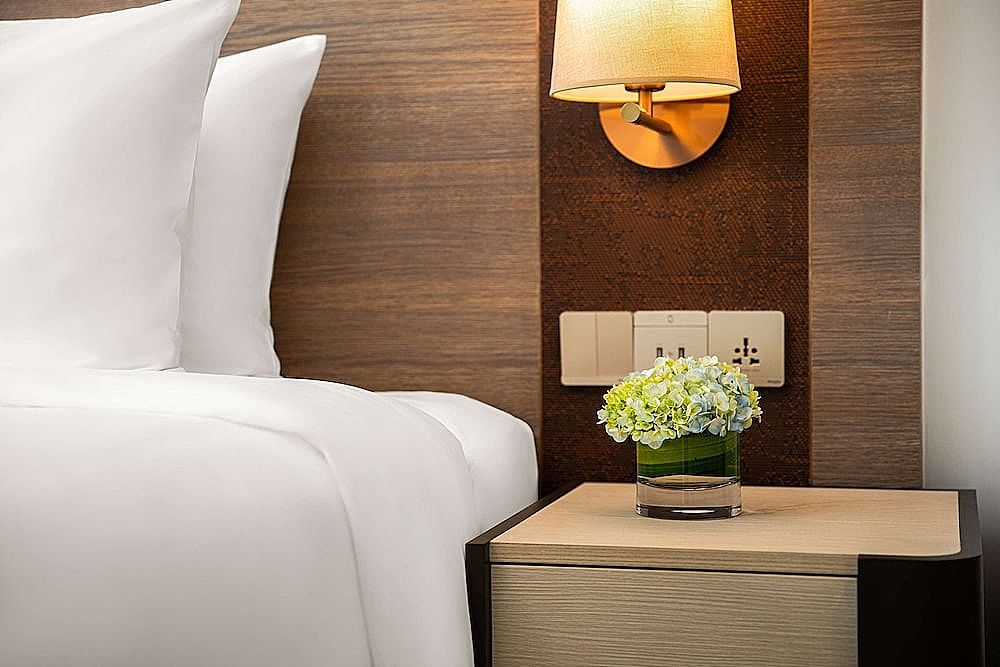 Radisson Mumbai Andheri MIDC Deluxe Room 4