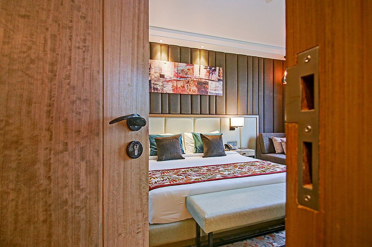 Radisson Mumbai Andheri MIDC Suite 12