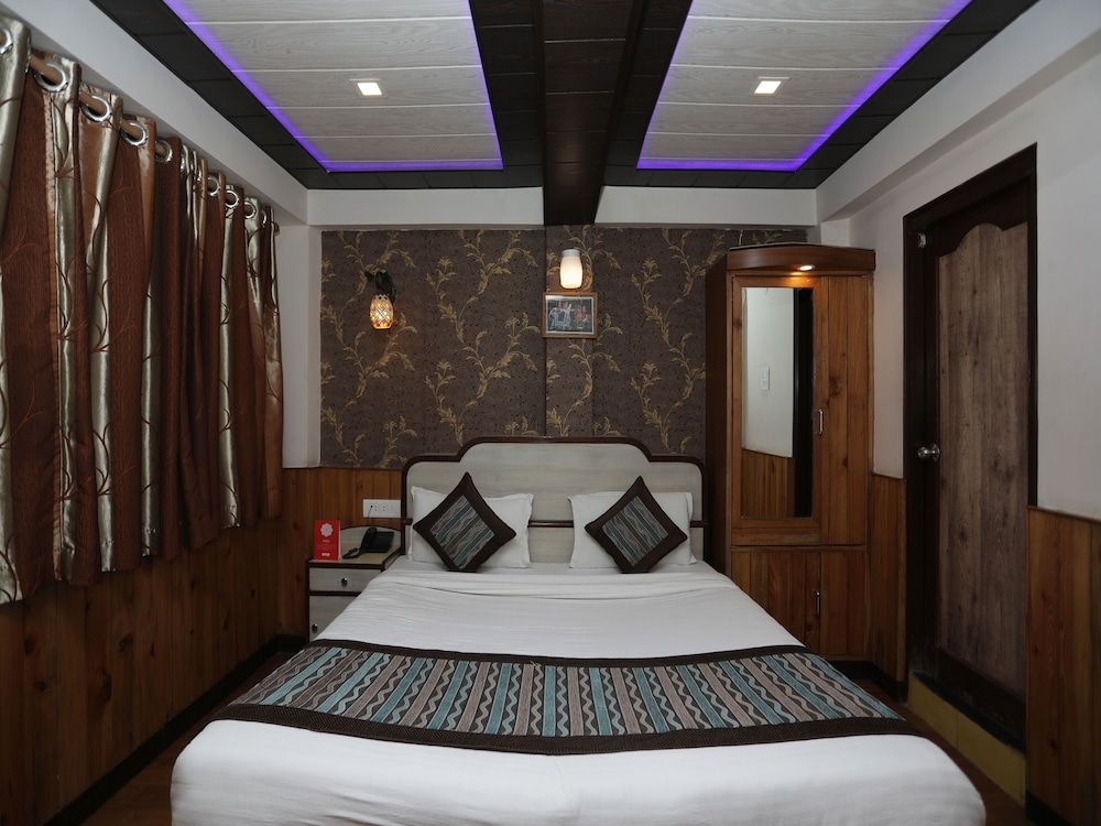 Vansh Regency Double or Twin Room 8