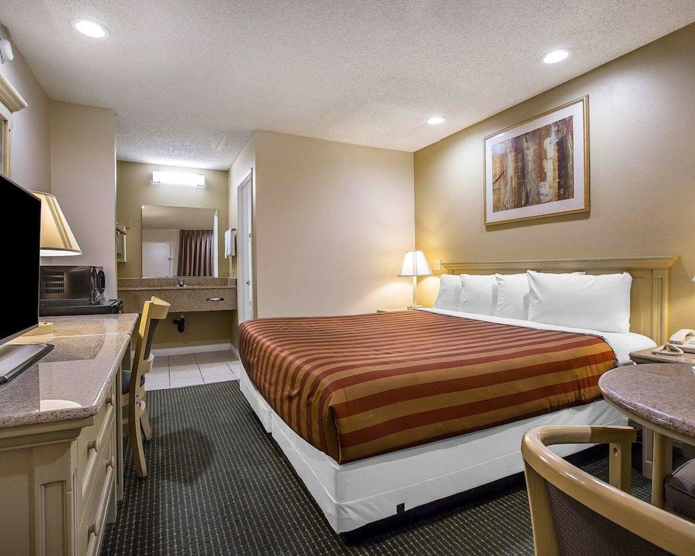 Standard Room, 1 King Bed, Non Smoking