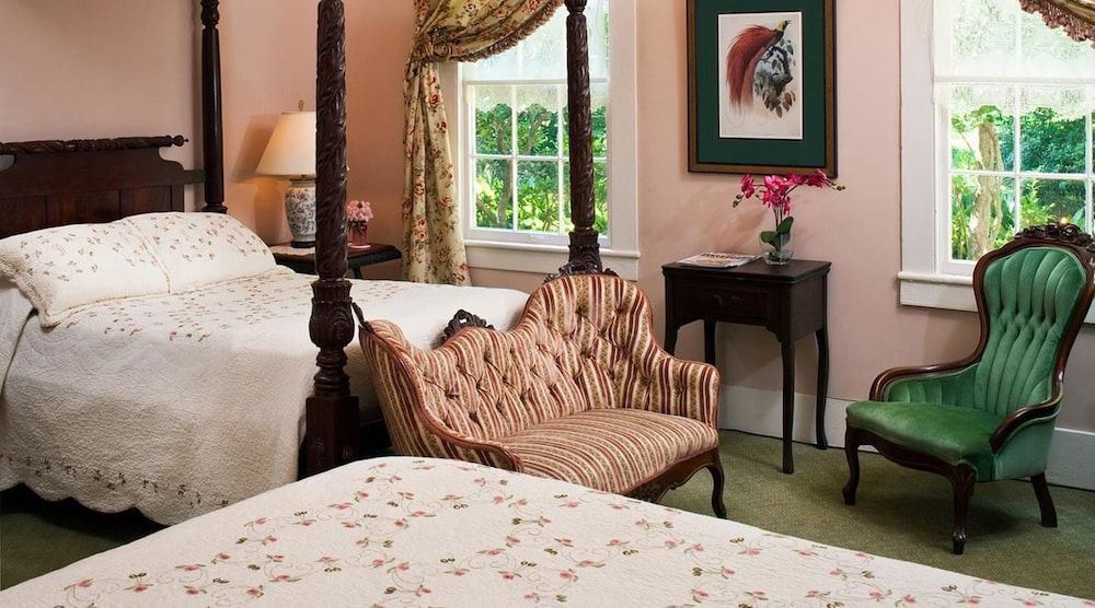 Devereaux Shields House Alice Room - 1873 Cottage