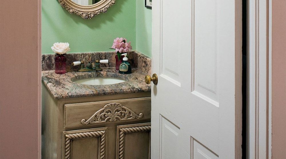 Devereaux Shields House Alice Room - 1873 Cottage 4