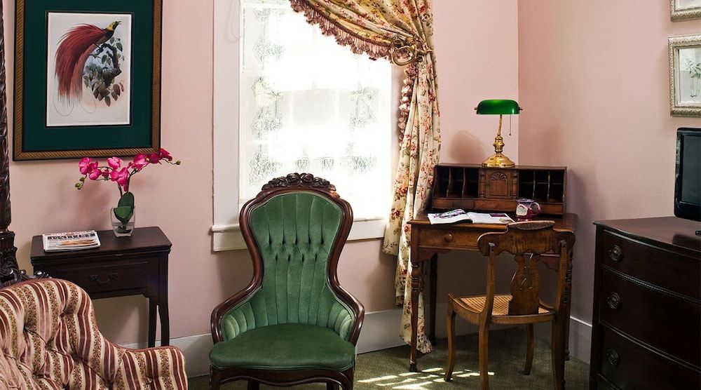 Devereaux Shields House Alice Room - 1873 Cottage 5