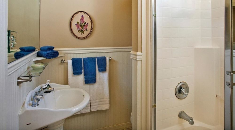 Devereaux Shields House Gallery Suite- 1893 Main House 4