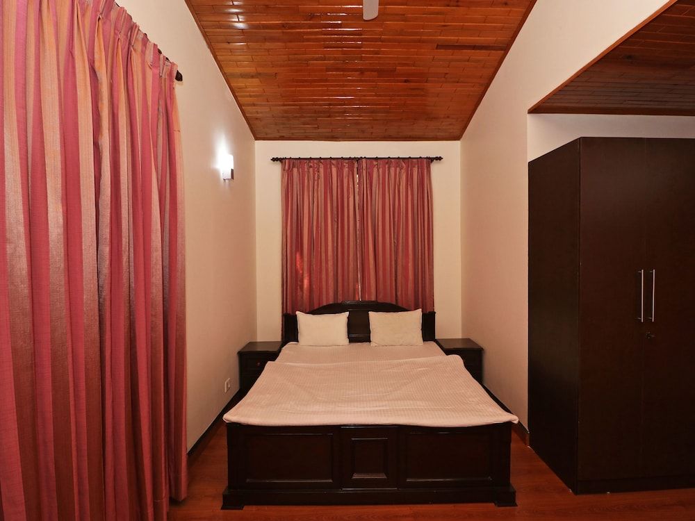 OYO Home 14362 Valley 4BHK Standard Room 4