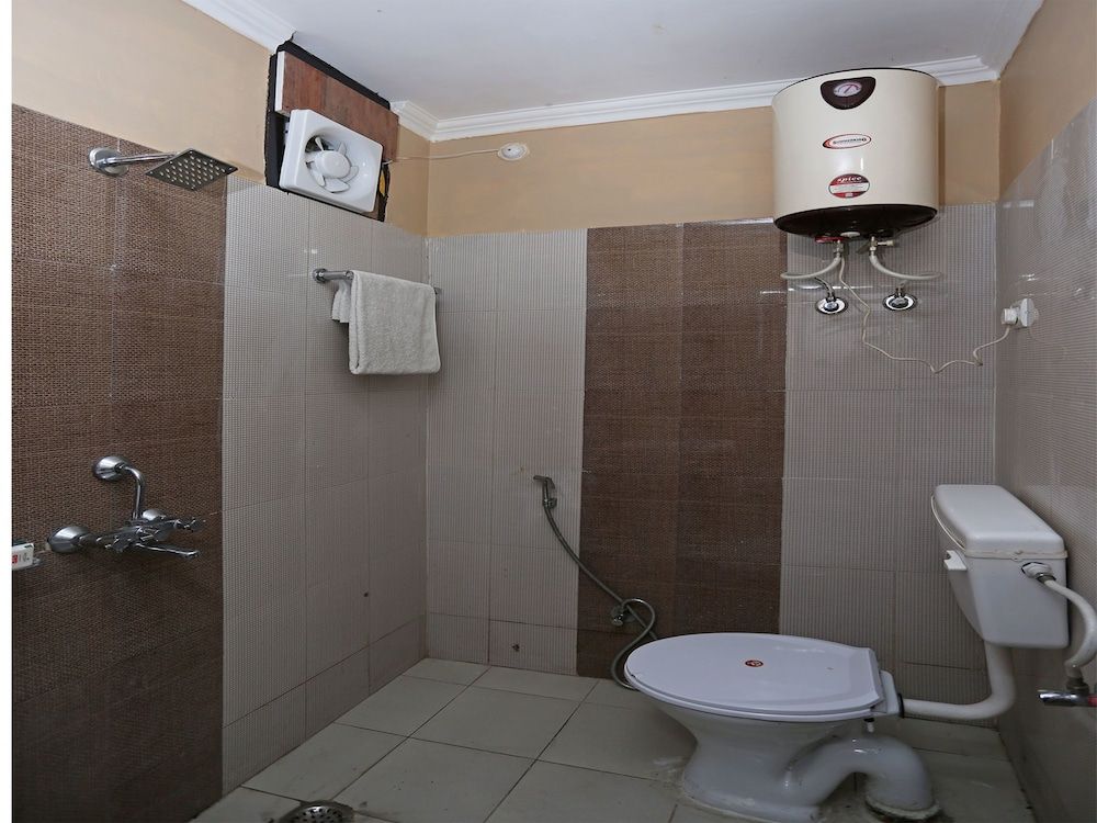 OYO 10216 Hotel UK Retreat Double or Twin Room 6