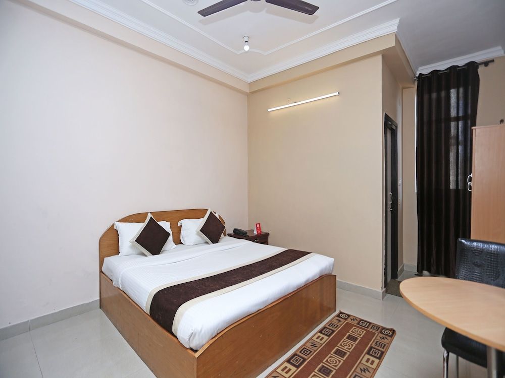 OYO 10216 Hotel UK Retreat Double or Twin Room