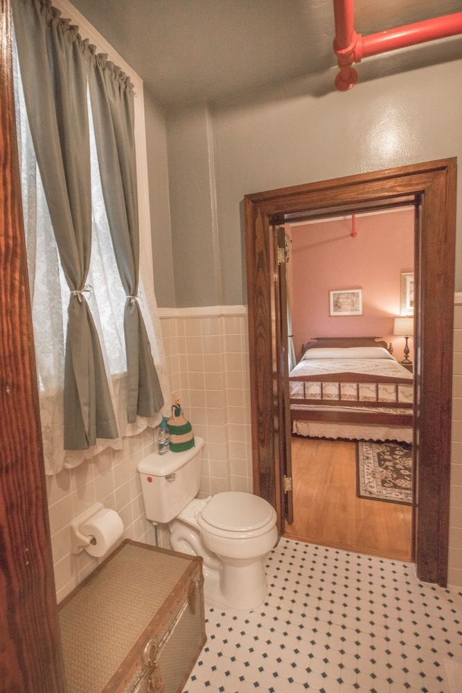 Edgewater Hotel Family Room, 2 Bedrooms, Private Bathroom (Queen Two Bedroom Suite) 4