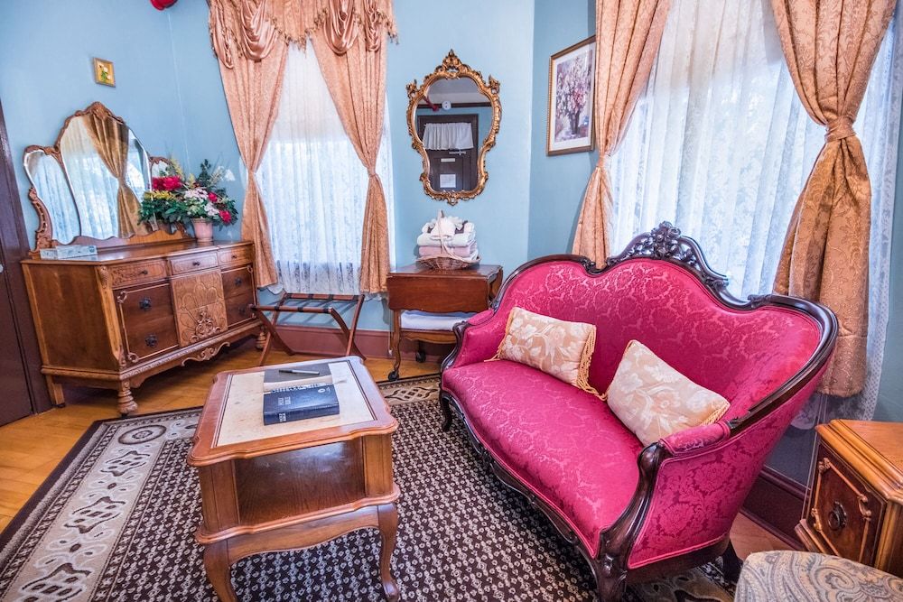 Edgewater Hotel Corner King Suite, Private Bathroom 2