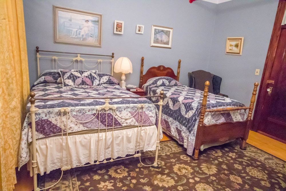 undefined Edgewater Hotel 3