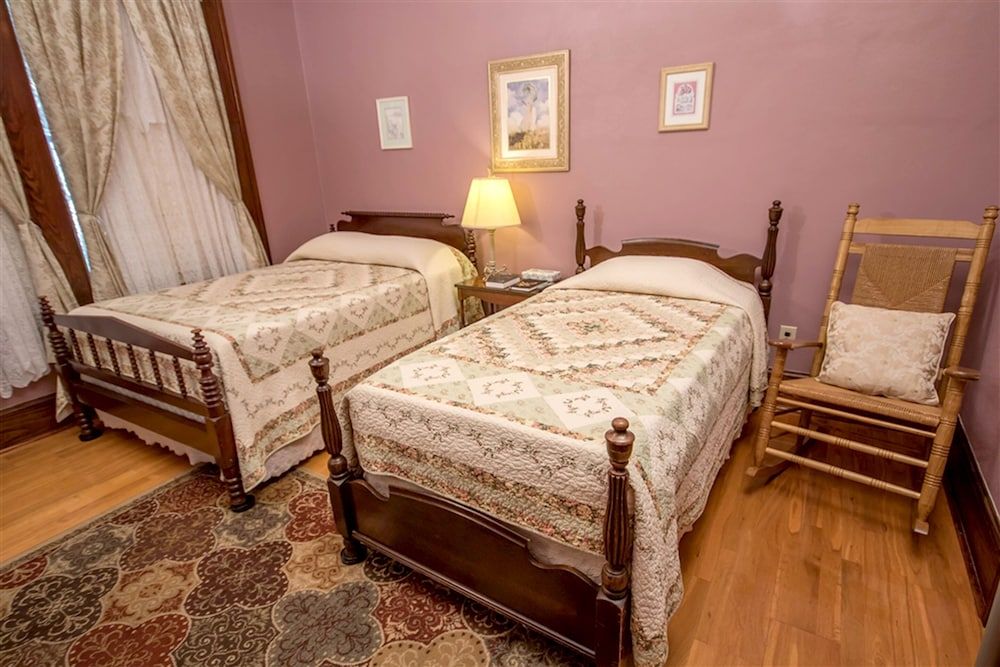 Edgewater Hotel Family Room, 2 Bedrooms, Private Bathroom (Queen Two Bedroom Suite) 3