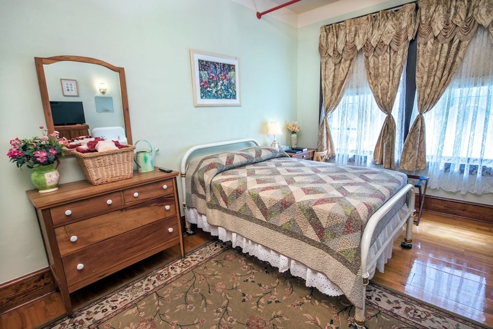 Edgewater Hotel Standard Room, 1 Double Bed, Private Bathroom (Standard One Bedroom 209) 4