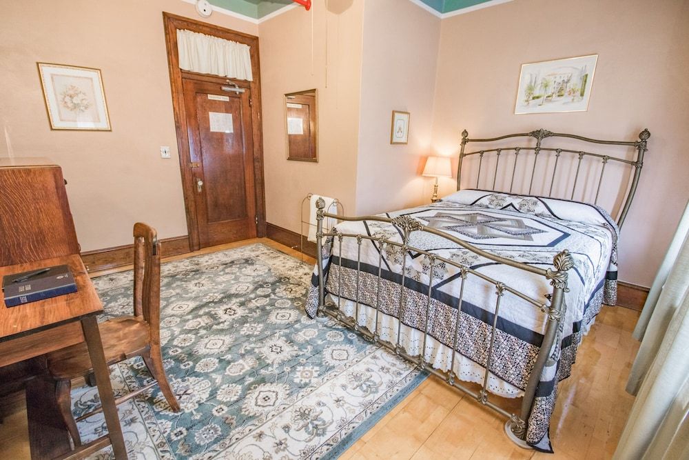 undefined Edgewater Hotel 5