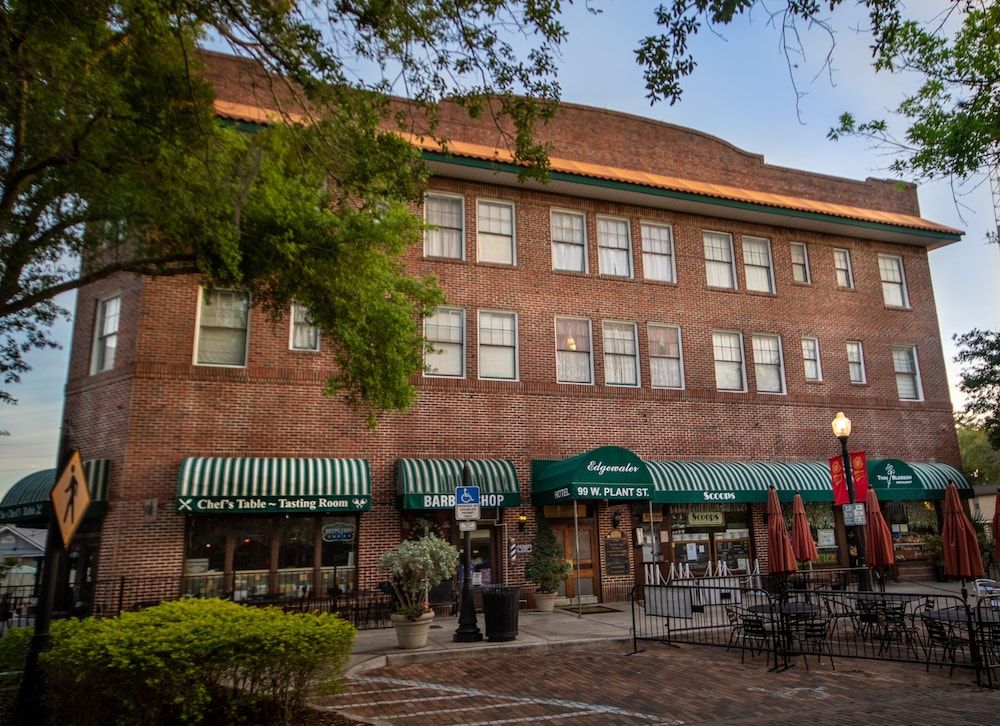 undefined Edgewater Hotel 7