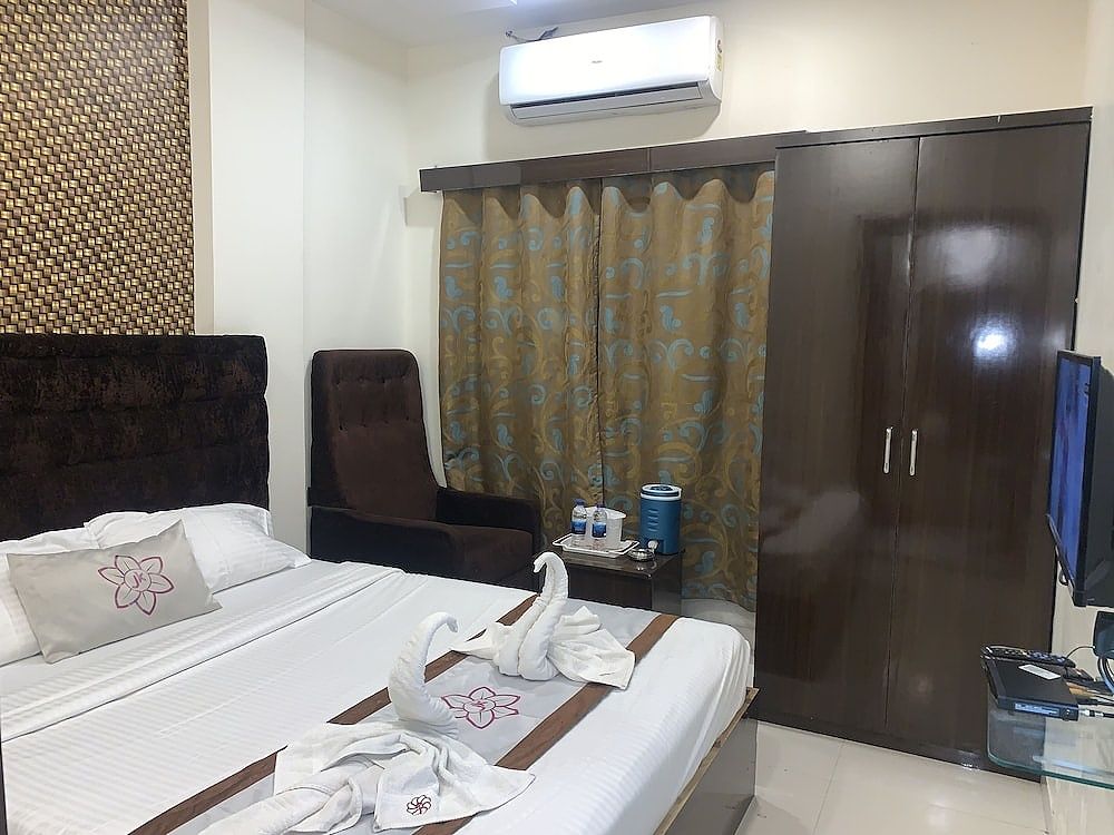 JK Rooms 126 Parashar Legacy - Station